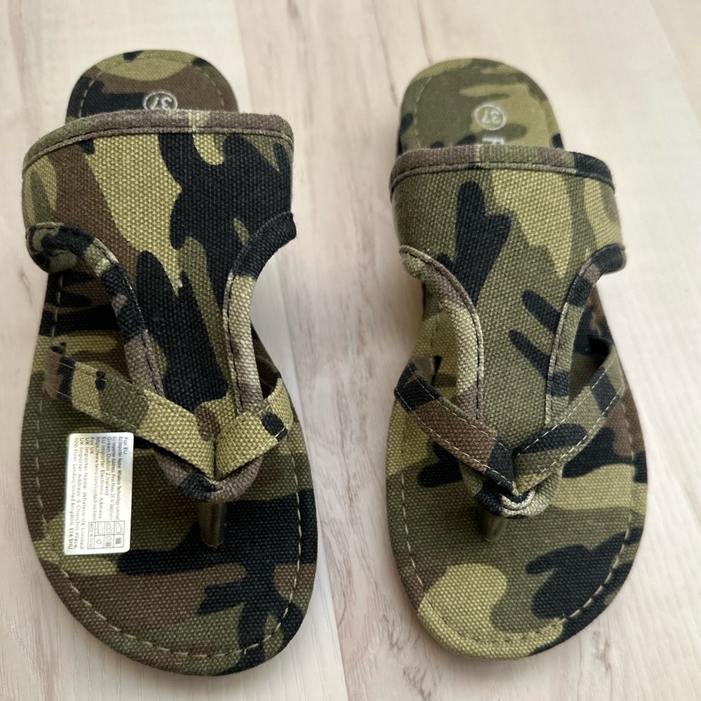 Camo Print T-Strap Sandals - Size 7 - New